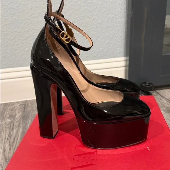 Valentino Garavani Black Platform Heels - Picture 6 of 7